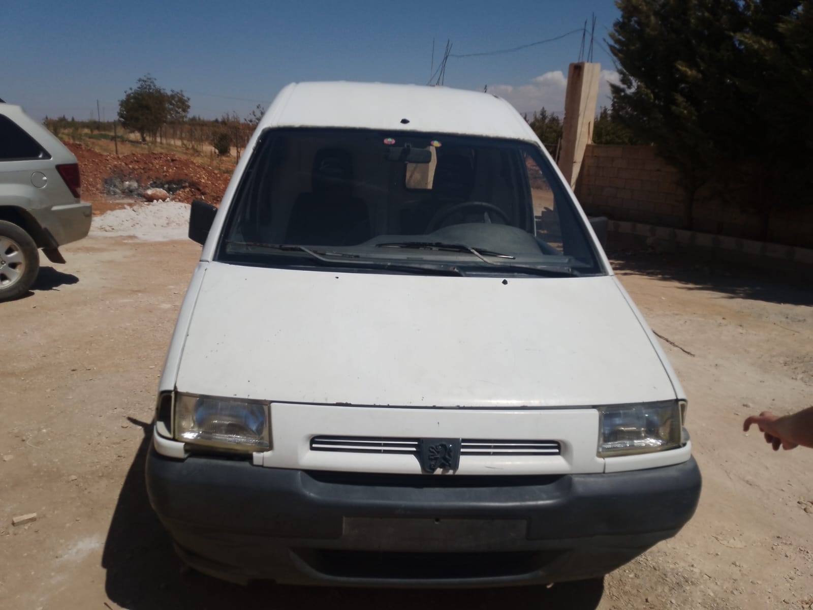 Car image 4